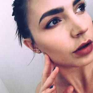 Meet your Posher, Claire